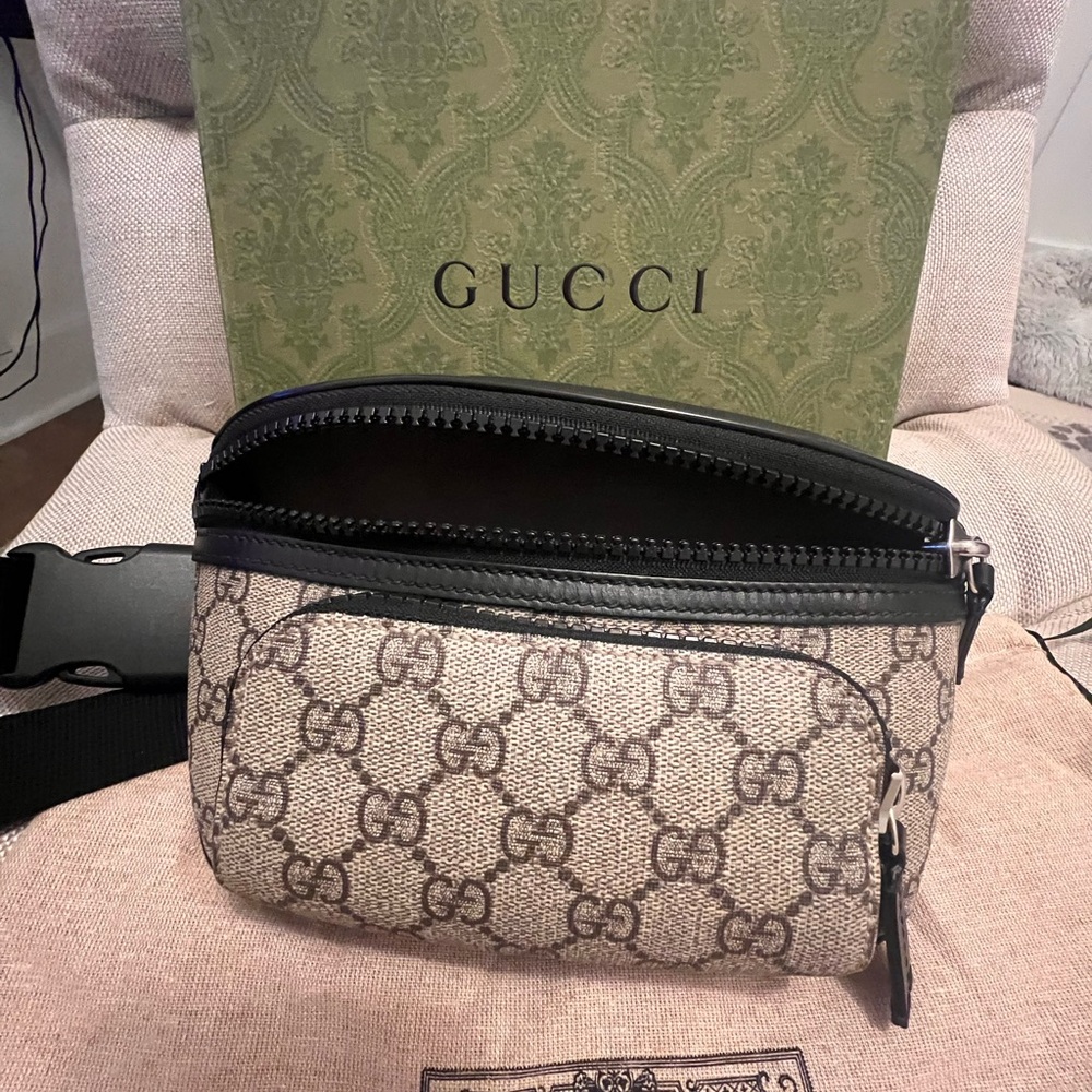 Gucci Supreme Belt Bag - Picture 3 of 14
